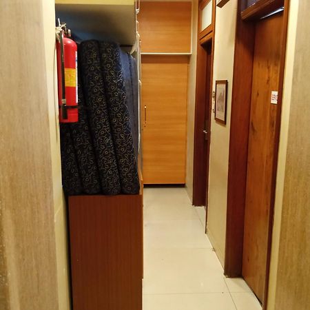 Bentley Hotel Marine Drive Мумбай Екстериор снимка