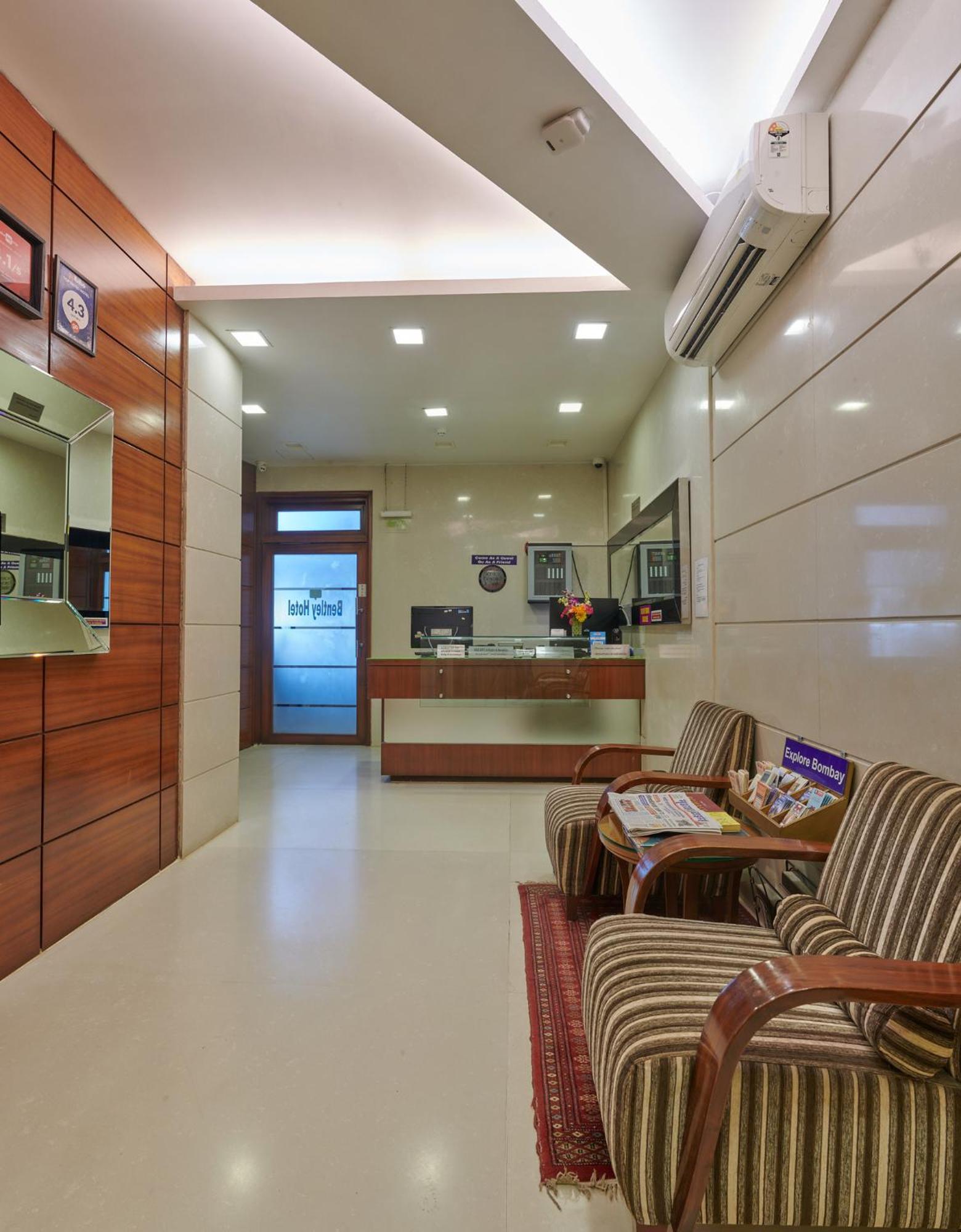 Bentley Hotel Marine Drive Мумбай Екстериор снимка