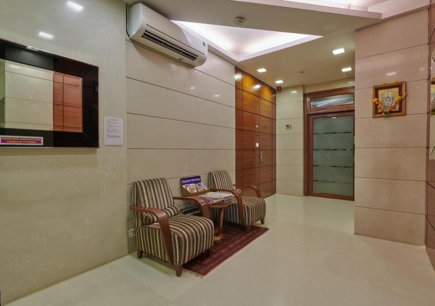 Bentley Hotel Marine Drive Мумбай Екстериор снимка