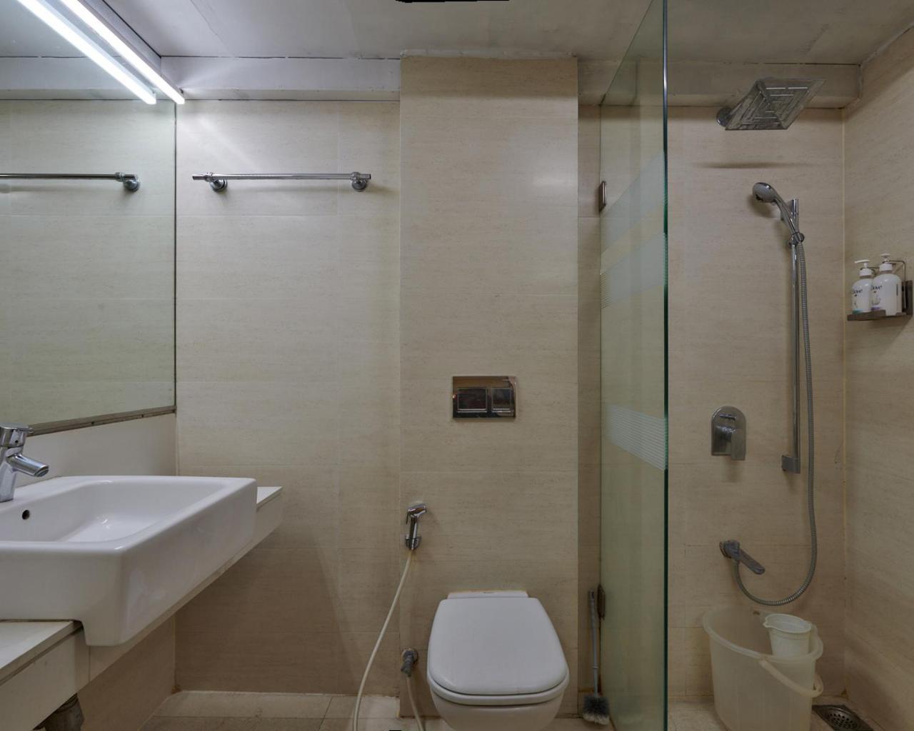 Bentley Hotel Marine Drive Мумбай Екстериор снимка
