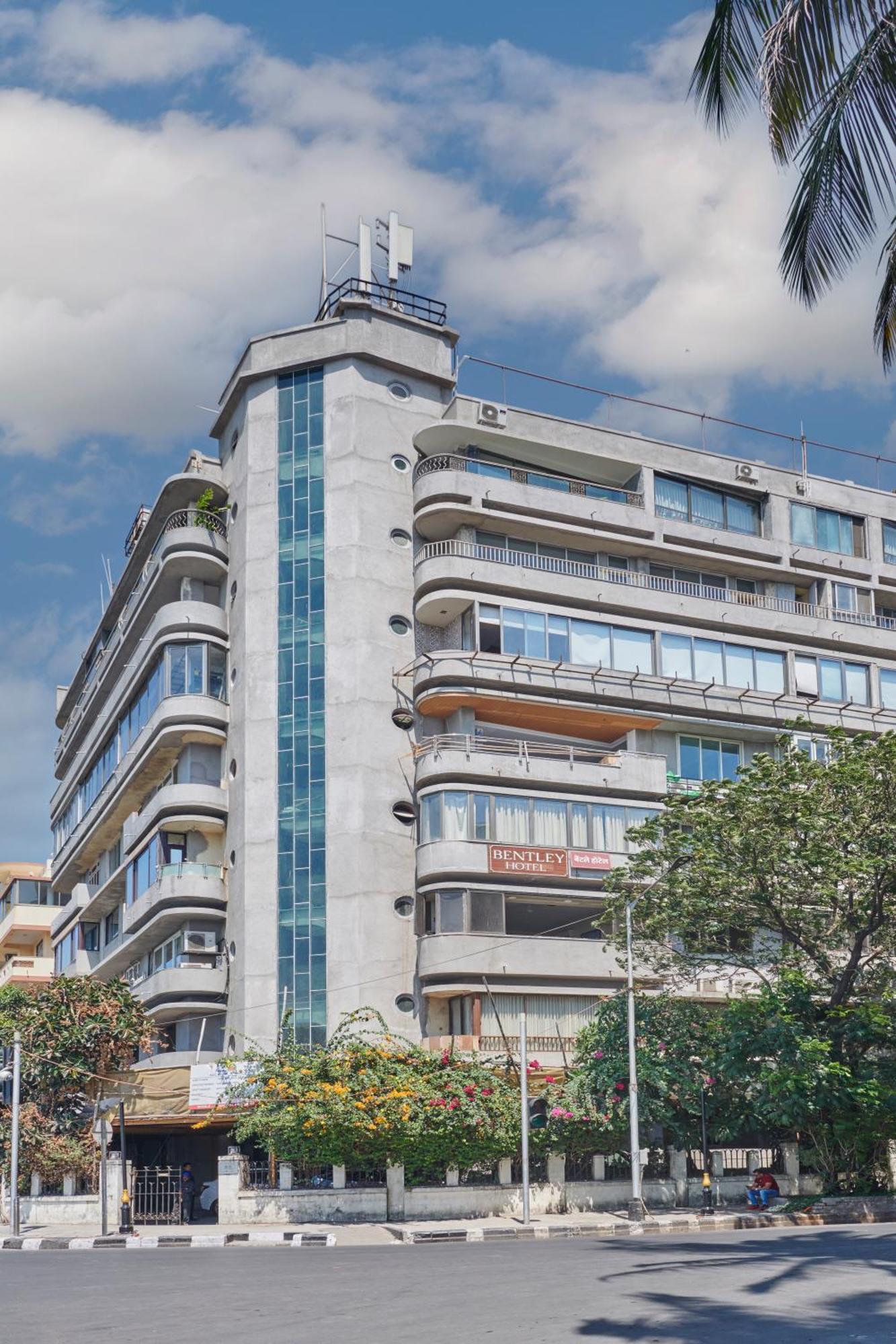 Bentley Hotel Marine Drive Мумбай Екстериор снимка