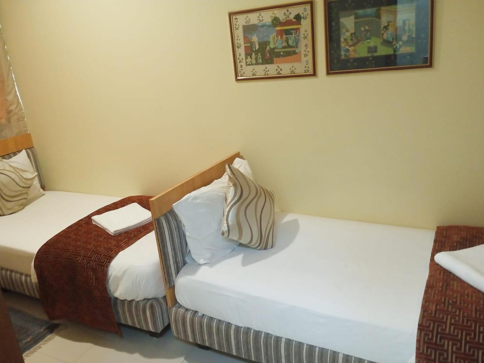 Bentley Hotel Marine Drive Мумбай Екстериор снимка