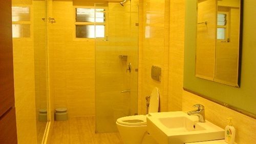 Bentley Hotel Marine Drive Мумбай Екстериор снимка